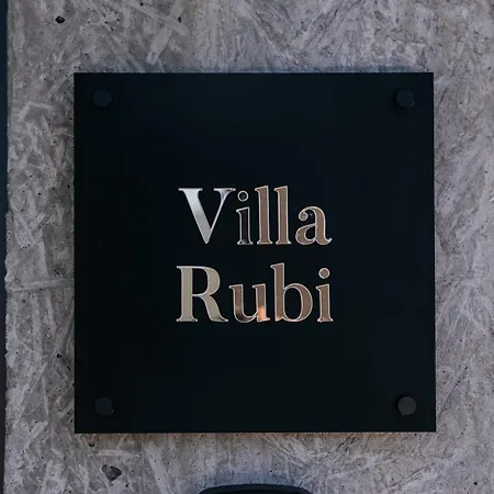 Eden Villa *